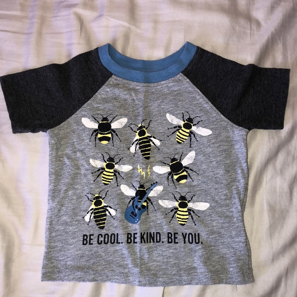 Old Navy newborn graphic tee 🐝 Size 12-18 months